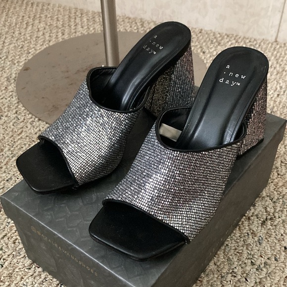 Glittery block heels - Picture 3 of 3
